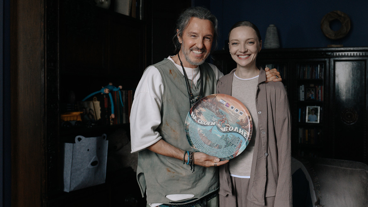 Екатерина Вилкова, Игорь Верник и Илья Любимов на съемках сериала «На своей волне». Первые фото!