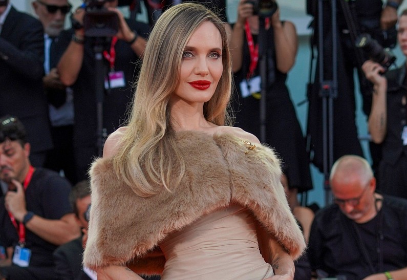 Поклонники Анджелины Джоли серьезно обеспокоены состоянием ее здоровья