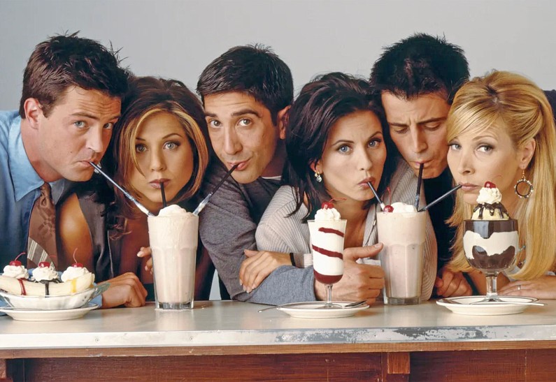 Лиза Кудроу рассказала о колоссальных гонорарах актеров сериала «Друзья» по сей день