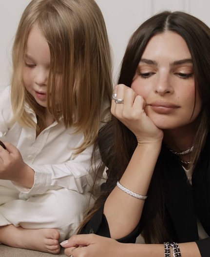 Эмили Ратаковски с сыном