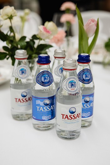 Аква-партнером бранча стала компания TASSAY. Натуральная питьевая вода премиум-класса с предгорий западного Тянь-Шаня