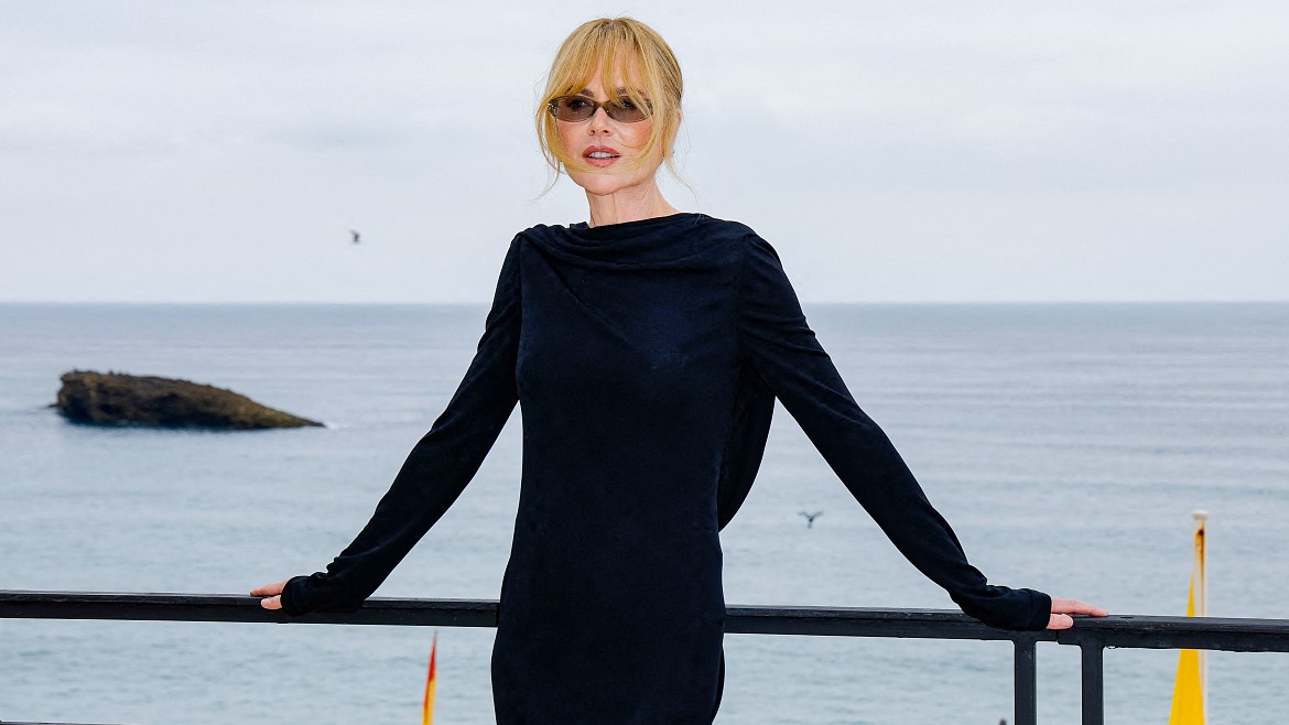 Внешний вид Николь Кидман на показе во Франции вызвал тревогу у фанатов