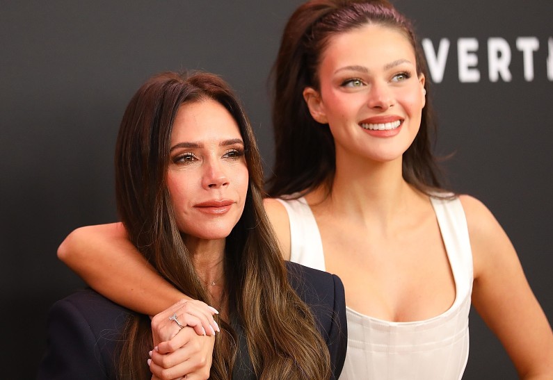 Николу Пельтц уличили в попытке затмить Викторию Бекхэм