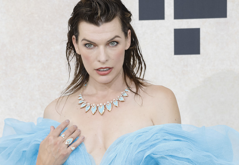 Милла Йовович трогательно поздравила дочь с днем рождения