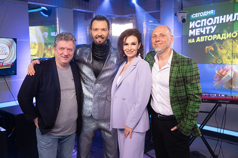 Денис Клявер с ведущими шоу «Мурзилки Live»