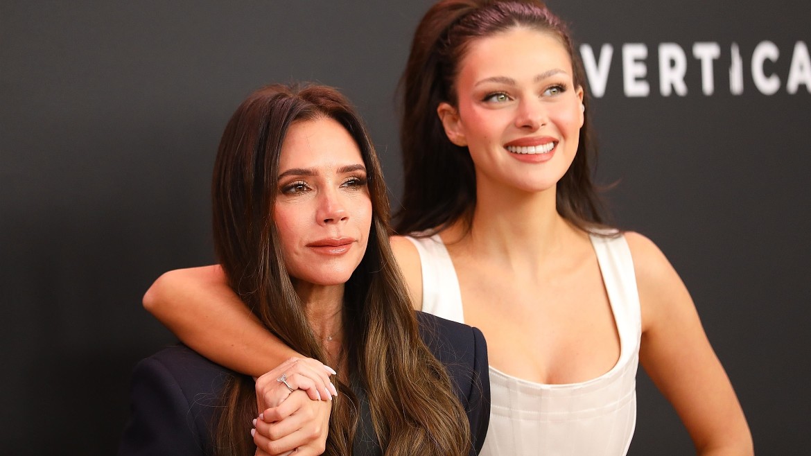 Николу Пельтц уличили в попытке затмить Викторию Бекхэм