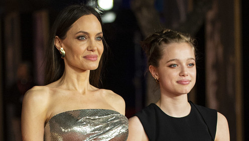 «Вылитая мама»: дочь Анджелины Джоли поразила сходством с матерью в новом клипе