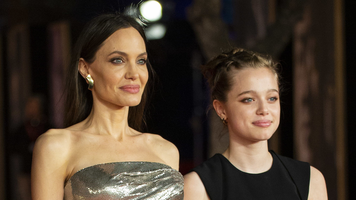 «Вылитая мама»: дочь Анджелины Джоли поразила сходством с матерью в новом клипе