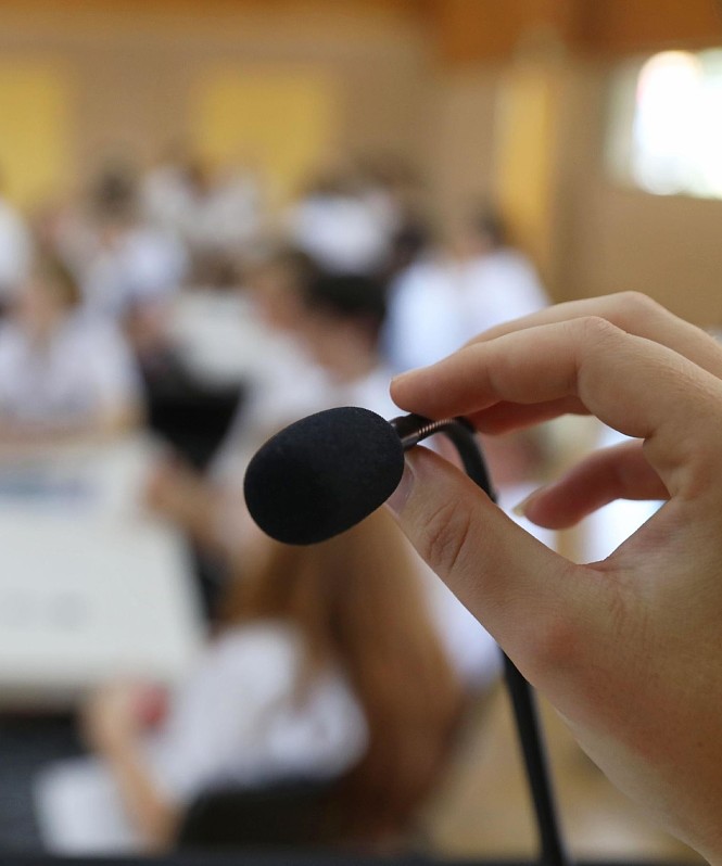 Страх публичности: почему критика незнакомцев ранит сильнее, чем кажется