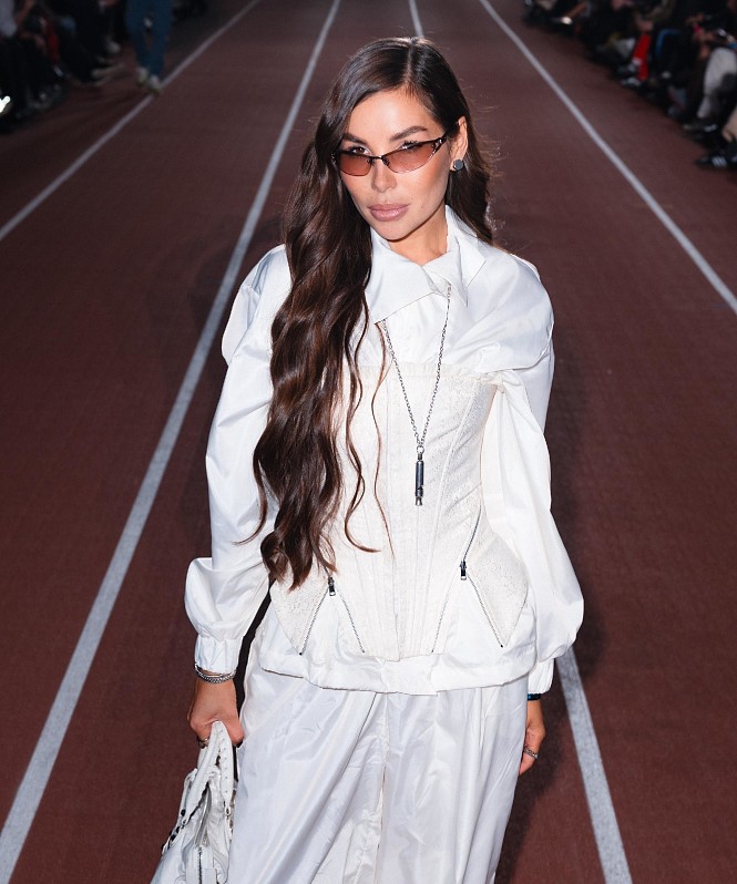 Елена Перминова, Анастасия Решетова, Карина Нигай, Юрий Колокольников и другие гости масштабного модного показа