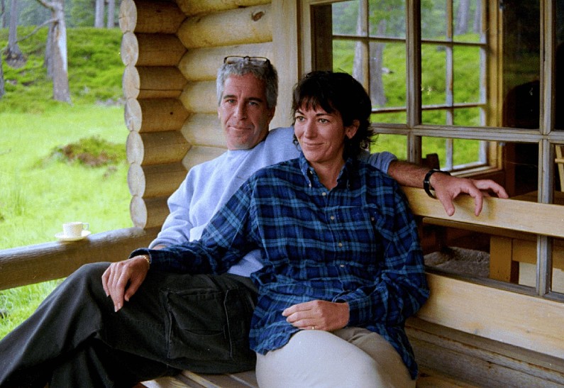 Гибель Джеффри Эпштейна поставлена под сомнения