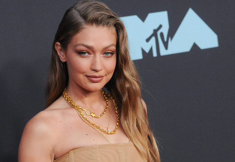 Джиджи Хадид резко высказалась о своем упоминании в файлах Эпштейна