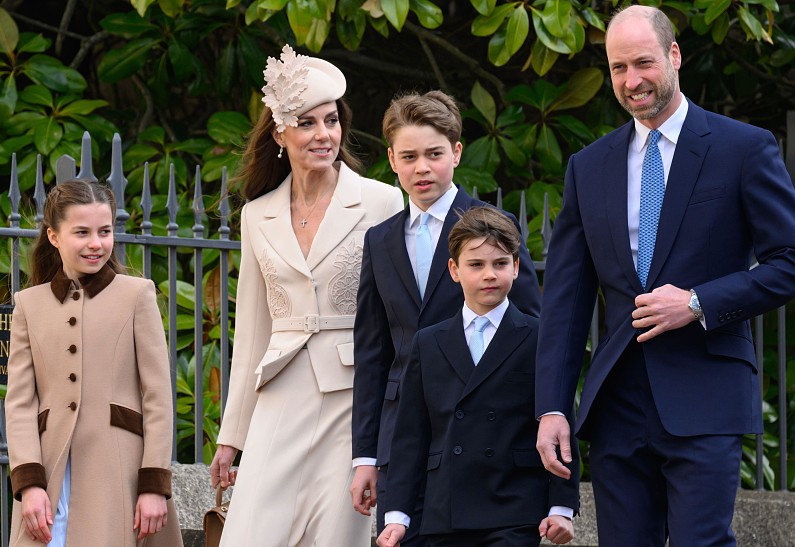 Кейт Миддлтон и принц Уильям посетили пасхальную службу вместе со своими детьми