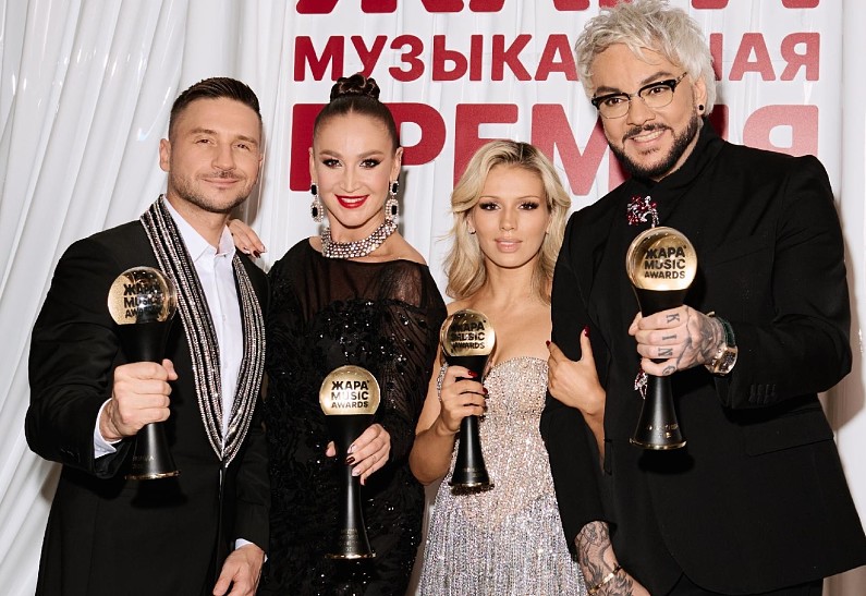 ЖАРА MUSIC AWARDS 2026: Клава Кока спела для Димы Масленникова, Юлия Савичева «надела» слезы, а Филипп Киркоров забрал главную награду