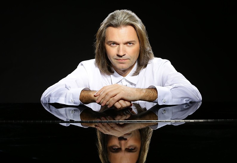 Первое «дыхание» премии BRAVO (БРАВО): масштабную церемонию в Большом театре откроет Дмитрий Маликов