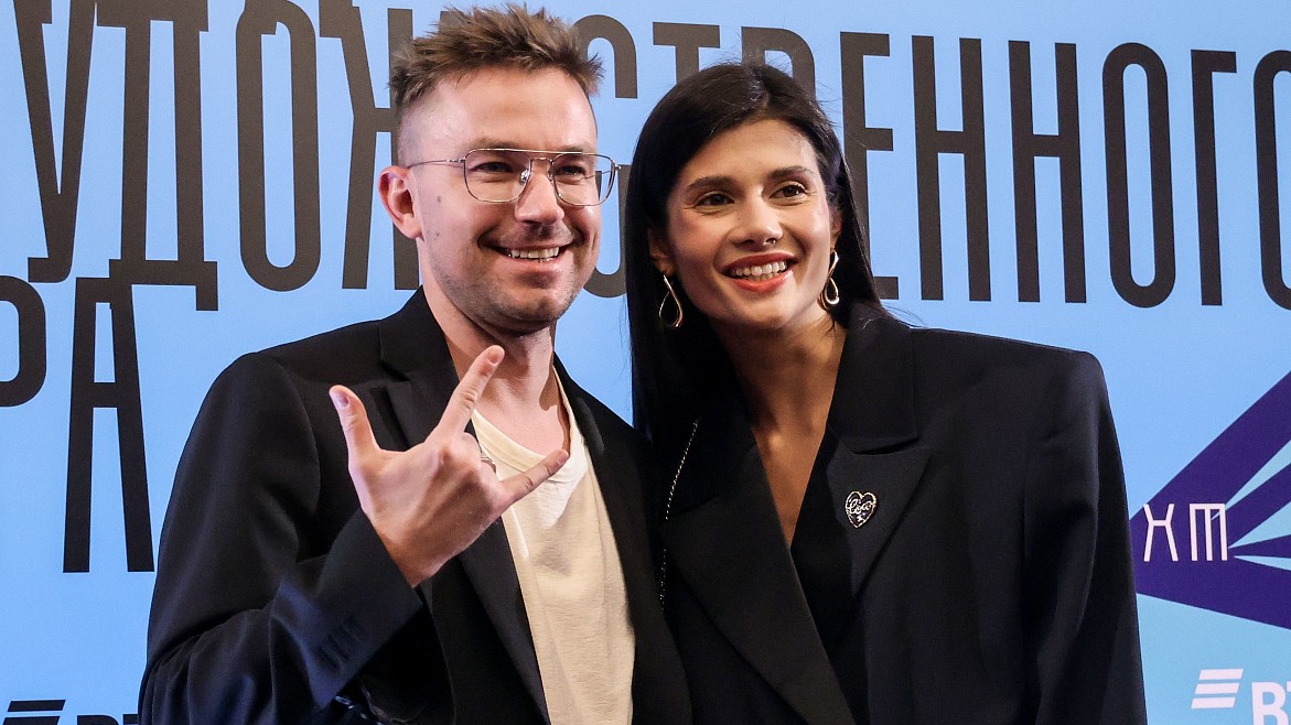 Александр Петров с женой Викторией отпраздновали первый день рождения сына