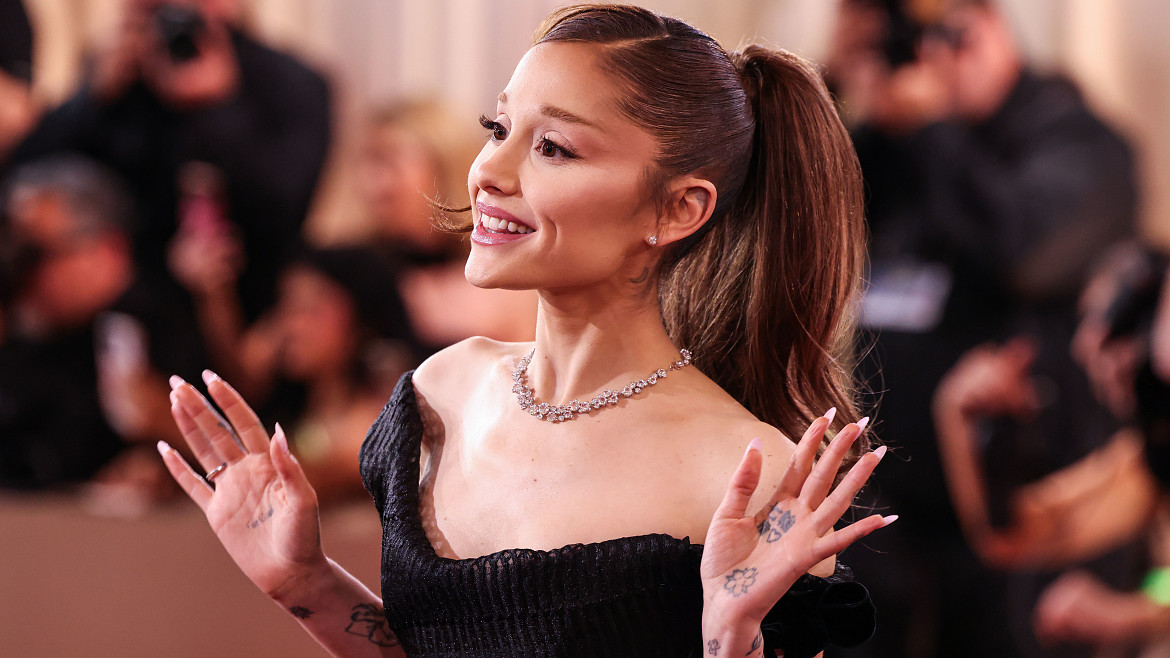 Ариана Гранде заинтриговала фанатов слухами о новом альбоме