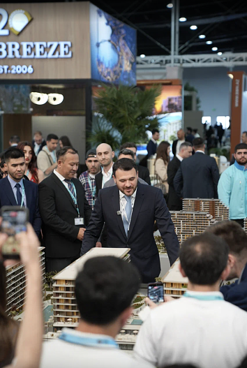 Основатель города-курорта Эмин Агаларов презентует макет Sea Breeze