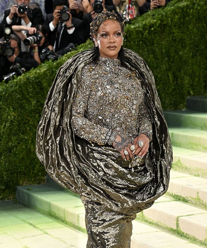 Рианна, Ирина Шейк, Кайли Дженнер: лучшие образы Met Gala 2026