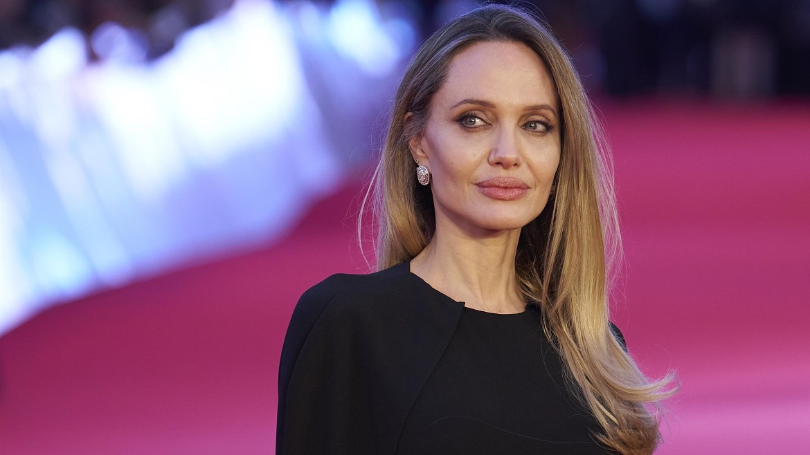 Анджелина Джоли продает свое историческое поместье в Лос-Анджелесе