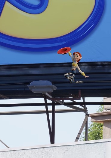 Pixar подогрел интерес, опубликовав видео с персонажем Джесси под строчку из песни Тейлор Свифт Shake It Off