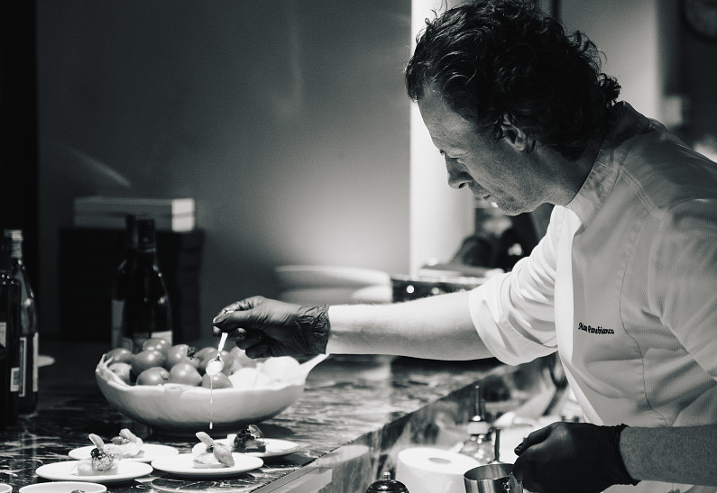 «В гостях у Мауро»: в ресторане Essenza by Mauro Panebianco состоится особенный Chef’s table