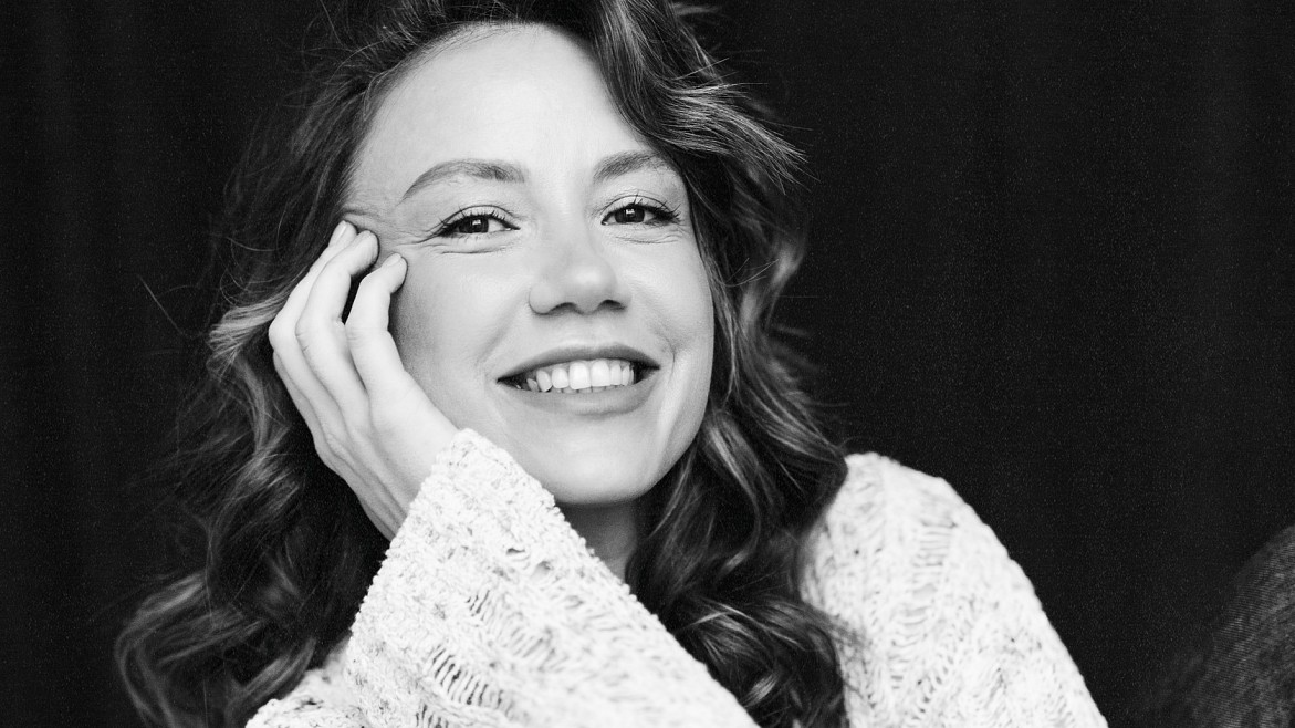 Виктория Богатырёва — о съемках во втором сезоне сериала «Афоня», своей героине-абьюзерше и искренности, без которой невозможно хорошее кино