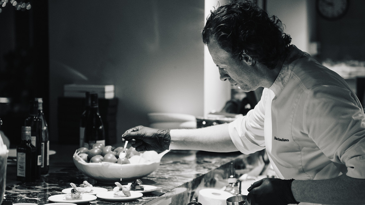 «В гостях у Мауро»: в ресторане Essenza by Mauro Panebianco состоится особенный Chef’s table