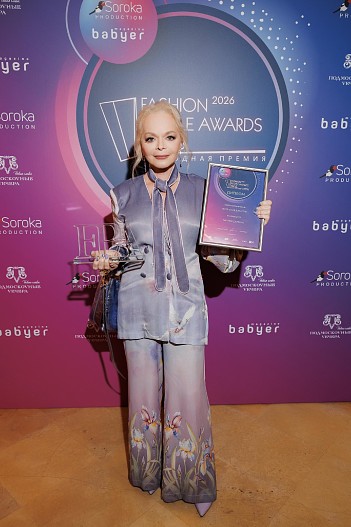 Лариса Долина