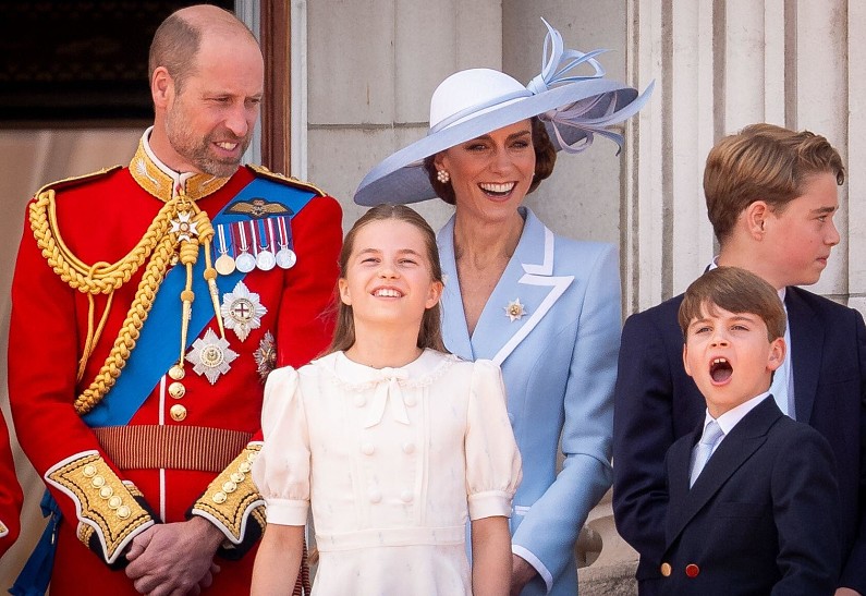 Кейт Миддлтон вместе с семьей посетила парад Trooping the Colour