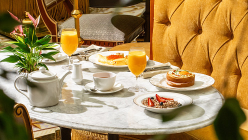 Новый ритуал выходных в Four Seasons Lion Palace: «Завтрак целый день» в Чайной Гостиной