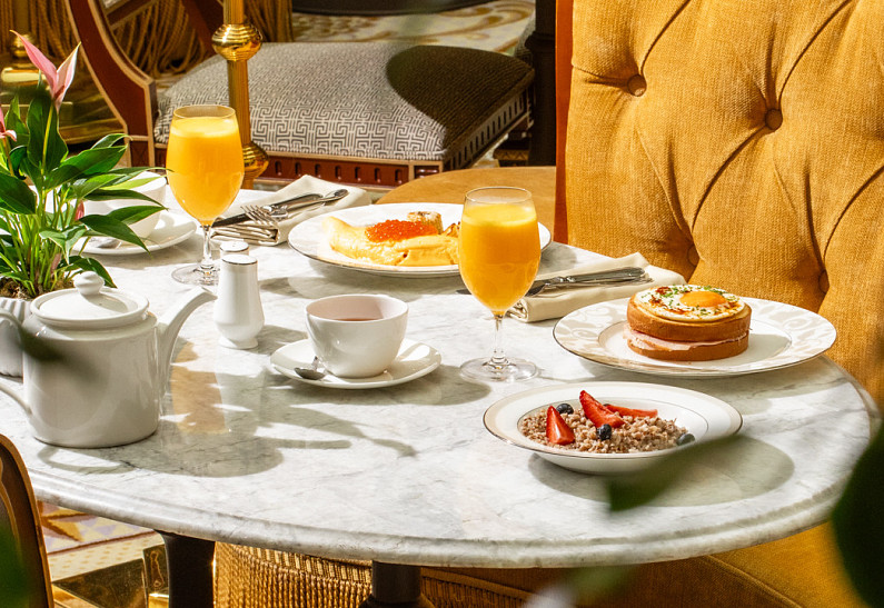 Новый ритуал выходных в Four Seasons Lion Palace: «Завтрак целый день» в Чайной Гостиной