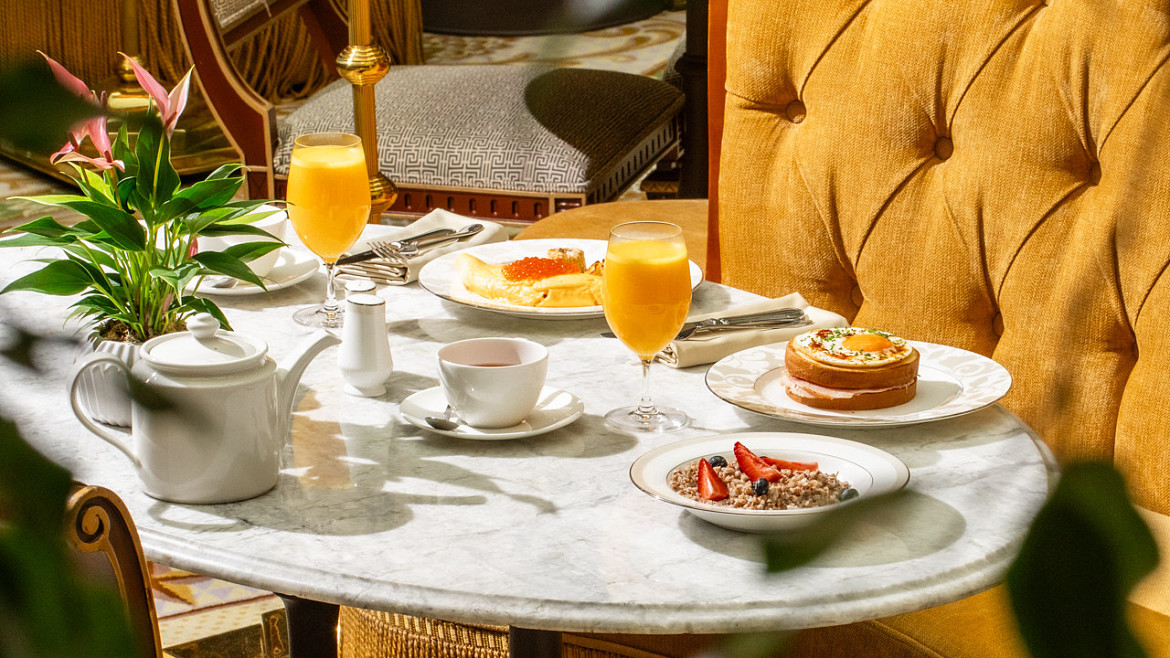 Новый ритуал выходных в Four Seasons Lion Palace: «Завтрак целый день» в Чайной Гостиной