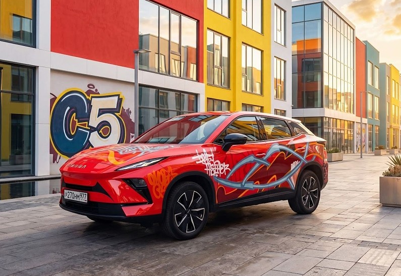 Автомобиль как искусство: OMODA и JAECOO представляют коллаборацию с художником Ильей Sober