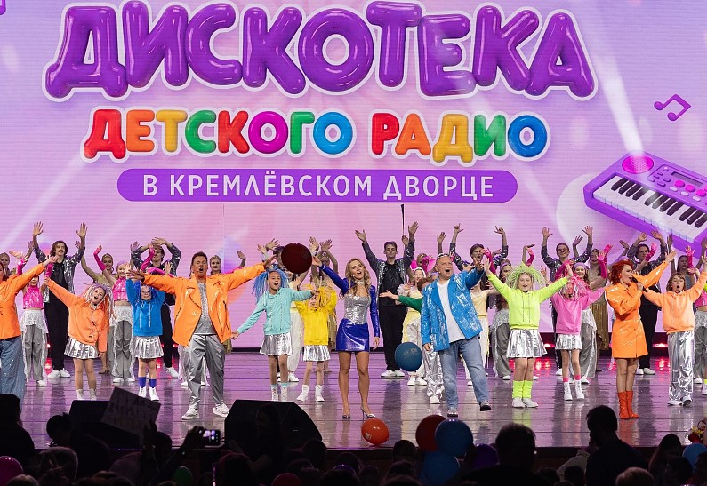 Игорь Николаев с дочкой, сюрприз для Анны Немченко и «Юность» от Dabro: яркие моменты «Дискотеки Детского радио» в Кремле