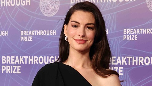 43-летняя Энн Хэтэуэй сообщила о третьей беременности
