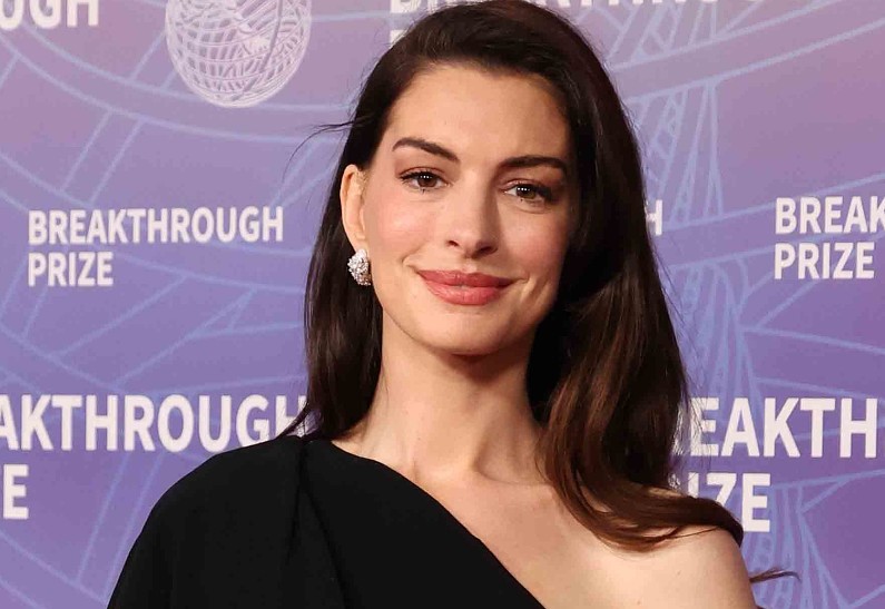 43-летняя Энн Хэтэуэй сообщила о третьей беременности