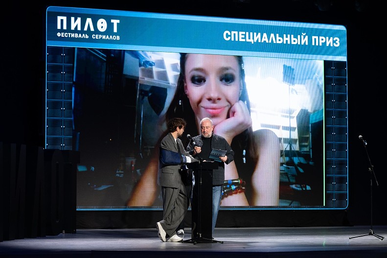Антон Филипенко, Антон Калинкин, Полина Гухман по видеосвязи