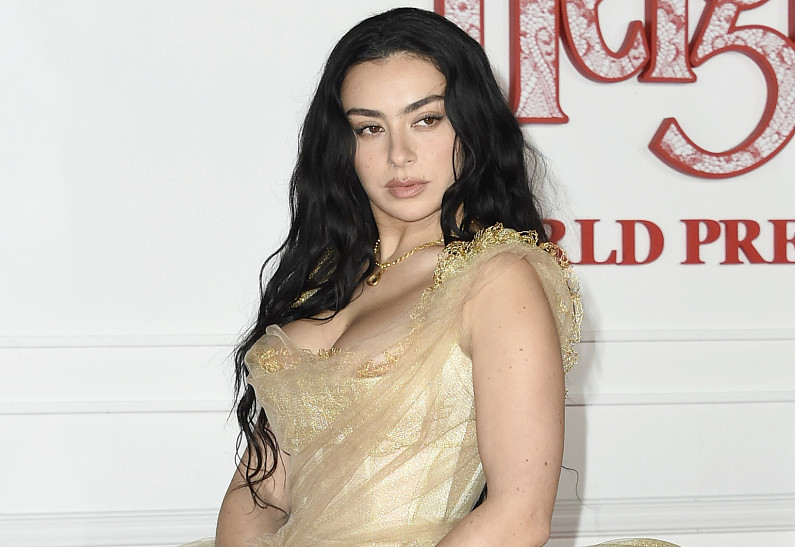 Charlie XCX призналась, что «находится в худшем эмоциональном состоянии»