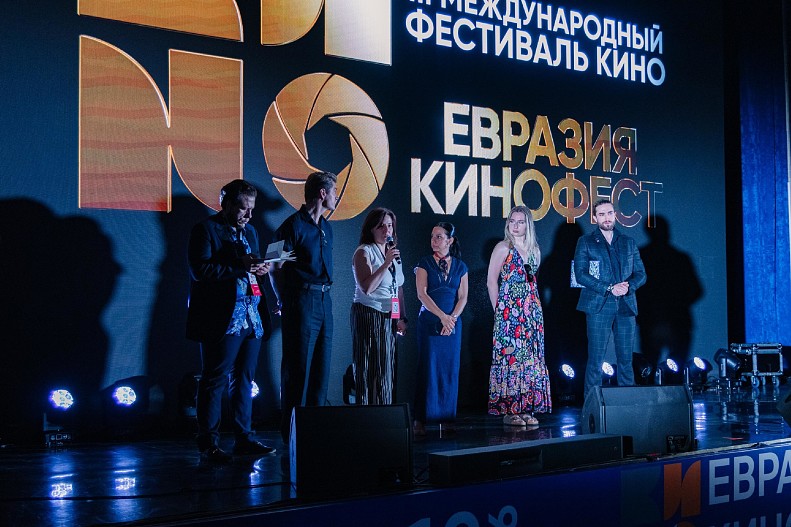 Алексей Воробьёв и режиссер Лауро Роча представляют фильм Will Power («Сила воли»)&nbsp;на фестивале «Евразия-Кинофест»