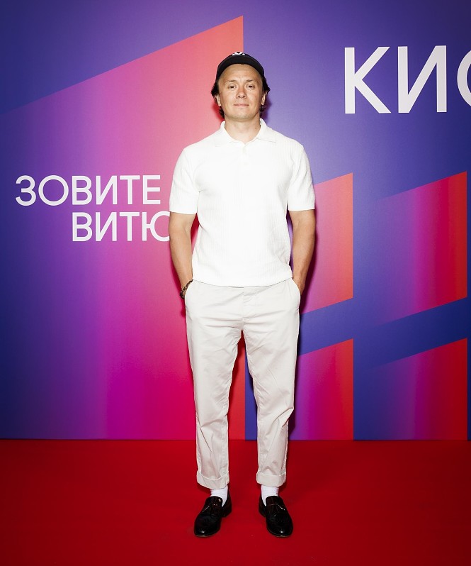 Илья Соболев, Александр Шепс, Дарья Жовнер и другие гости премьеры сериала «Зовите Витю!»