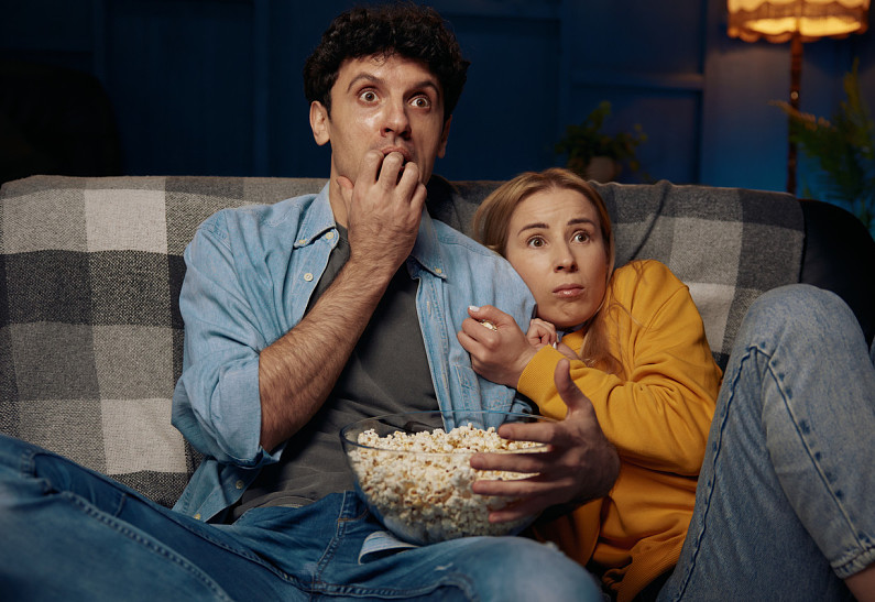 Мистика, юмор и городские легенды: 7 сериалов для вечернего просмотра