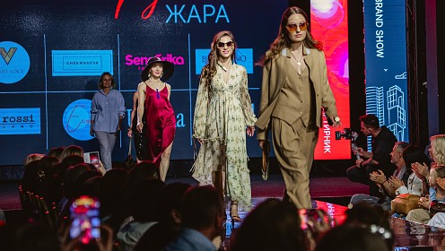 От Николая Овечкина до Серафимы Низовской: в Москве прошел Модный Квартирник «Лето в городе. Жара»
