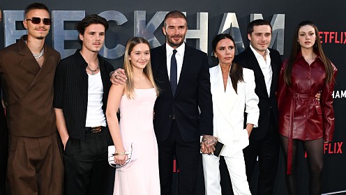 Никола Пельтц подколола Харпер Бекхэм на фоне семейной вражды
