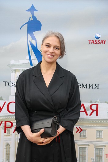 Нелли Уварова
