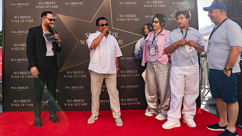 Певец Cheb Khaled заложил звезду с автографом в Sea Breeze Walk of Fame