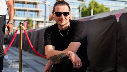 Британский певец John Newman заложил звезду с автографом в Sea Breeze Walk of Fame