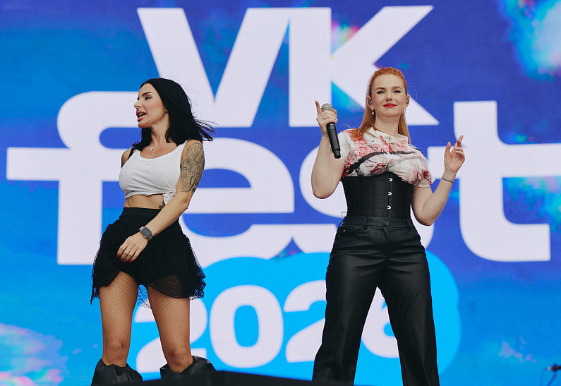 Воссоединение t.A.T.u., секретный гость Ваня Дмитриенко, Ольга Бузова после травмы: чем запомнился VK Fest в Санкт-Петербурге