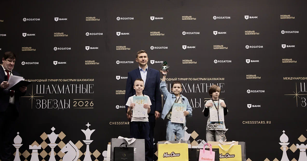 Сергей Карякин на награждении юных шахматистов