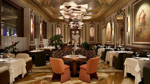 История любви в дворцовых интерьерах: свадебный сезон в Savoy
